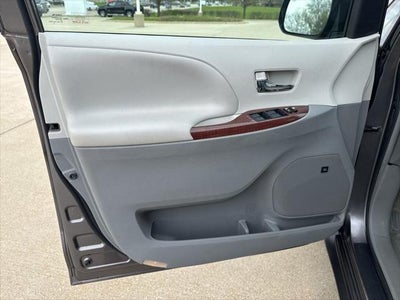 2012 Toyota SIENNA XLE 3.5L XLE 8 Passenger