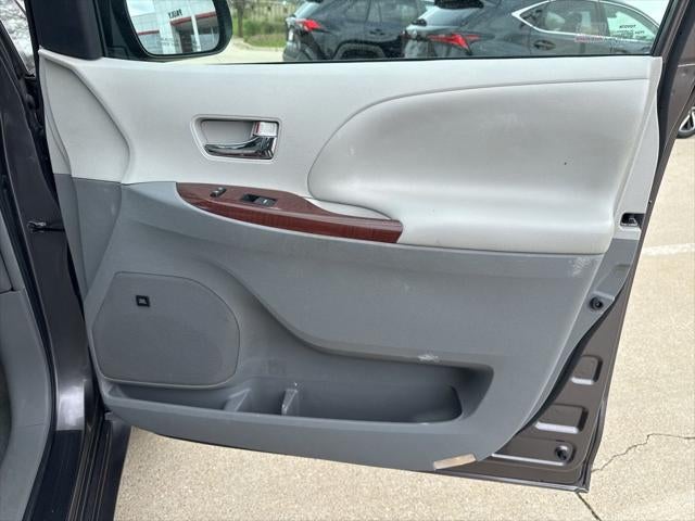 2012 Toyota SIENNA XLE 3.5L XLE 8 Passenger