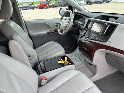 2012 Toyota SIENNA XLE 3.5L XLE 8 Passenger