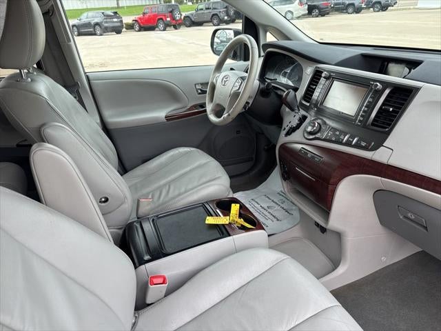 2012 Toyota SIENNA XLE 3.5L XLE 8 Passenger