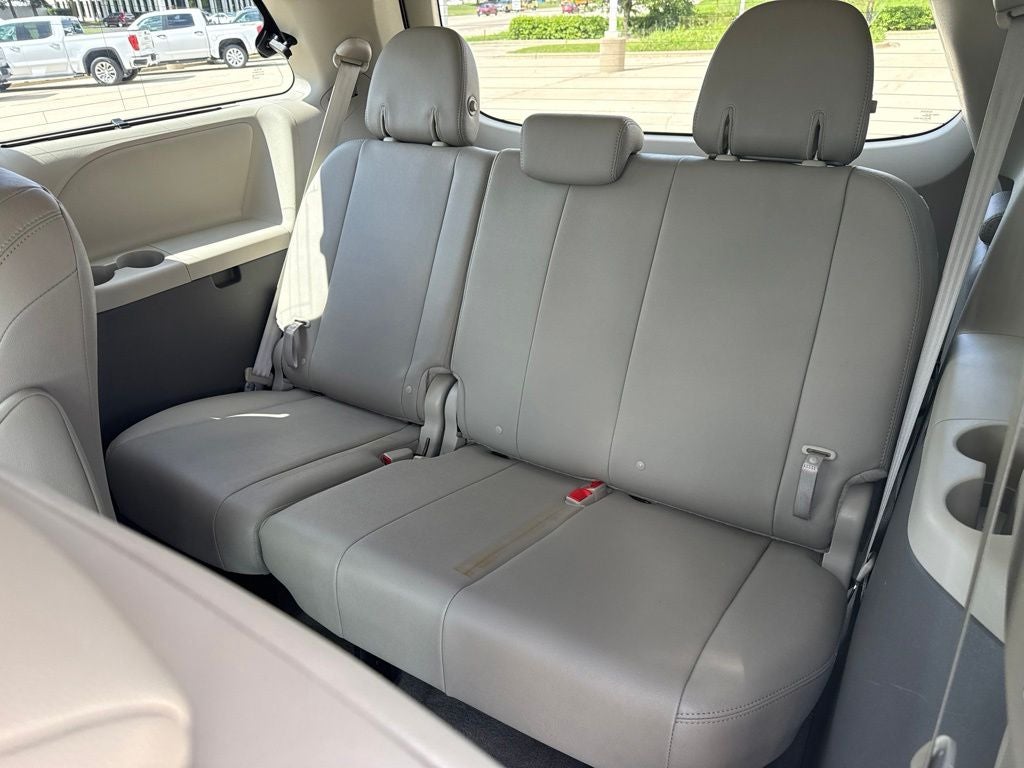 2017 Toyota Sienna XLE 8 Passenger