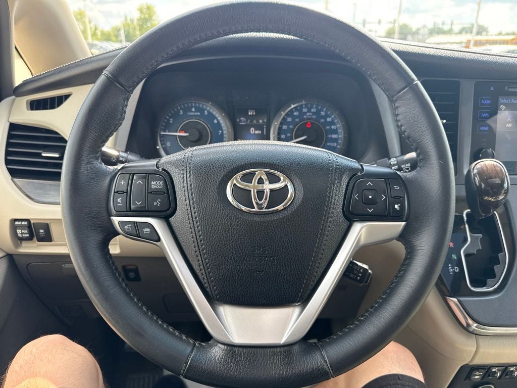 2017 Toyota Sienna XLE 8 Passenger