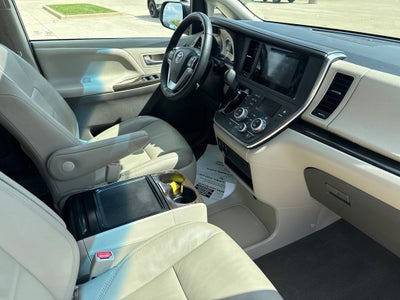2017 Toyota Sienna XLE 8 Passenger