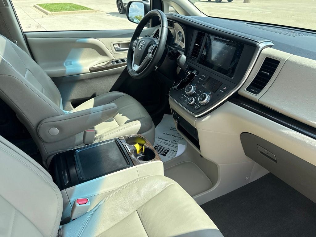 2017 Toyota Sienna XLE 8 Passenger