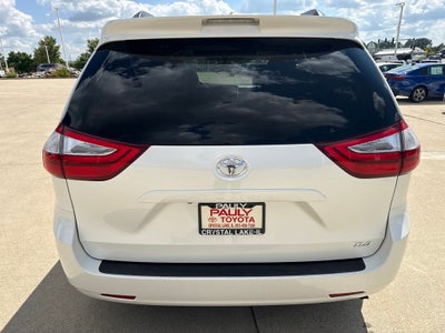 2017 Toyota Sienna XLE 8 Passenger
