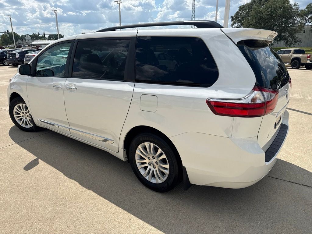 2017 Toyota Sienna XLE 8 Passenger