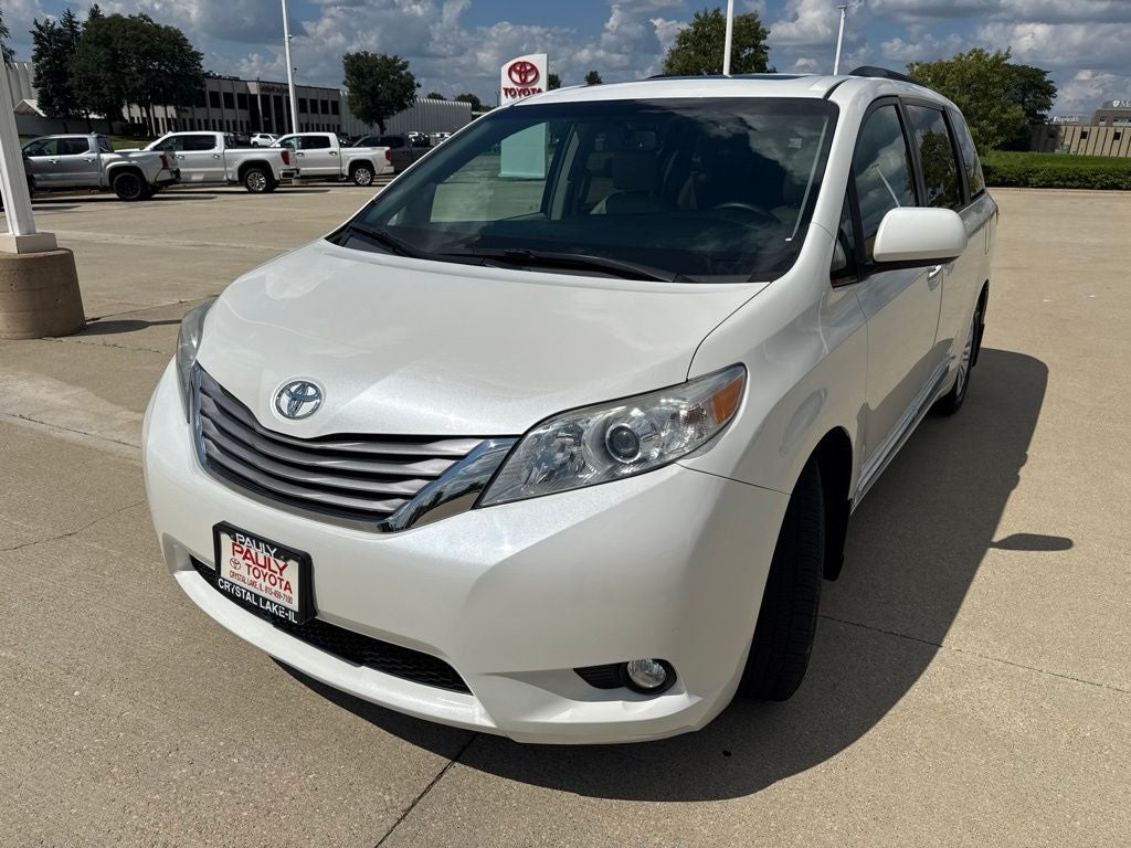 2017 Toyota Sienna XLE 8 Passenger