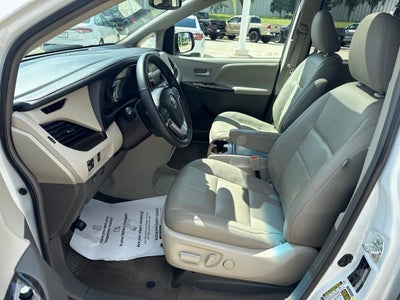 2017 Toyota Sienna XLE 8 Passenger
