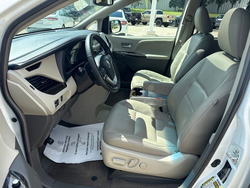 2017 Toyota Sienna XLE 8 Passenger
