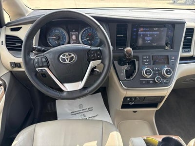2017 Toyota Sienna XLE 8 Passenger