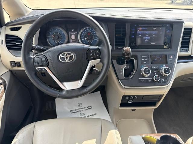 2017 Toyota Sienna XLE 8 Passenger