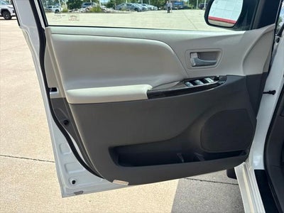 2017 Toyota Sienna XLE 8 Passenger