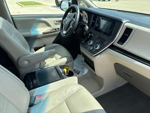 2017 Toyota Sienna XLE 8 Passenger