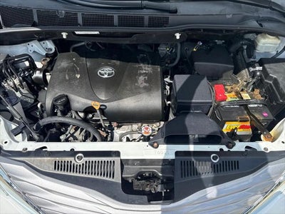 2017 Toyota Sienna XLE 8 Passenger