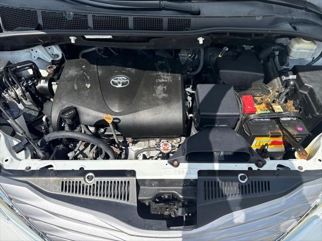 2017 Toyota Sienna XLE 8 Passenger