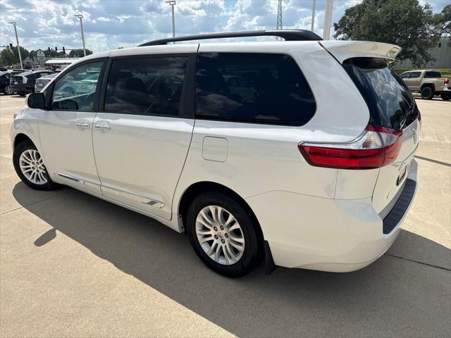 2017 Toyota Sienna XLE 8 Passenger