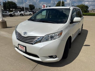 2017 Toyota Sienna XLE 8 Passenger