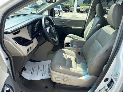 2017 Toyota Sienna XLE 8 Passenger