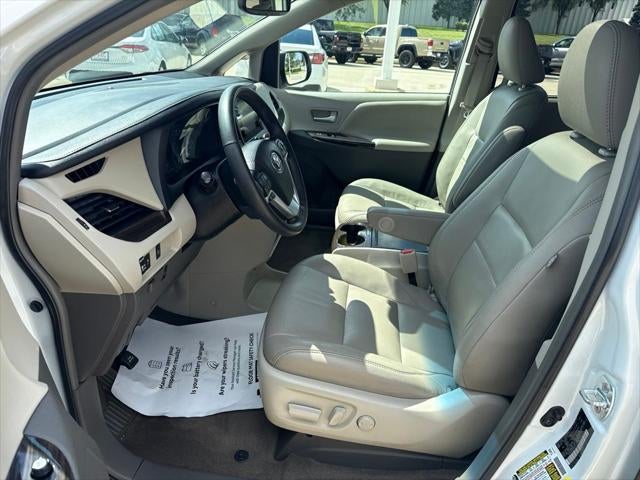 2017 Toyota Sienna XLE 8 Passenger