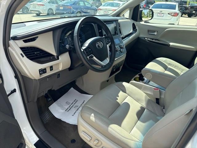 2017 Toyota Sienna XLE 8 Passenger