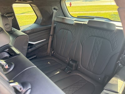 2022 BMW X7 M50i