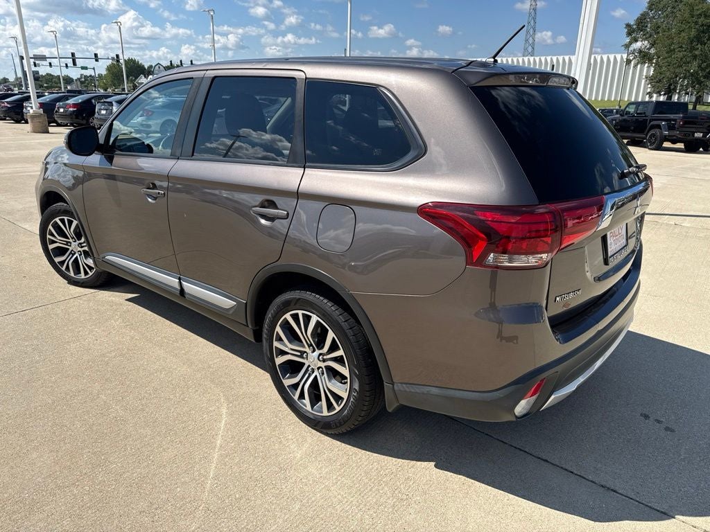 2016 Mitsubishi Outlander SE