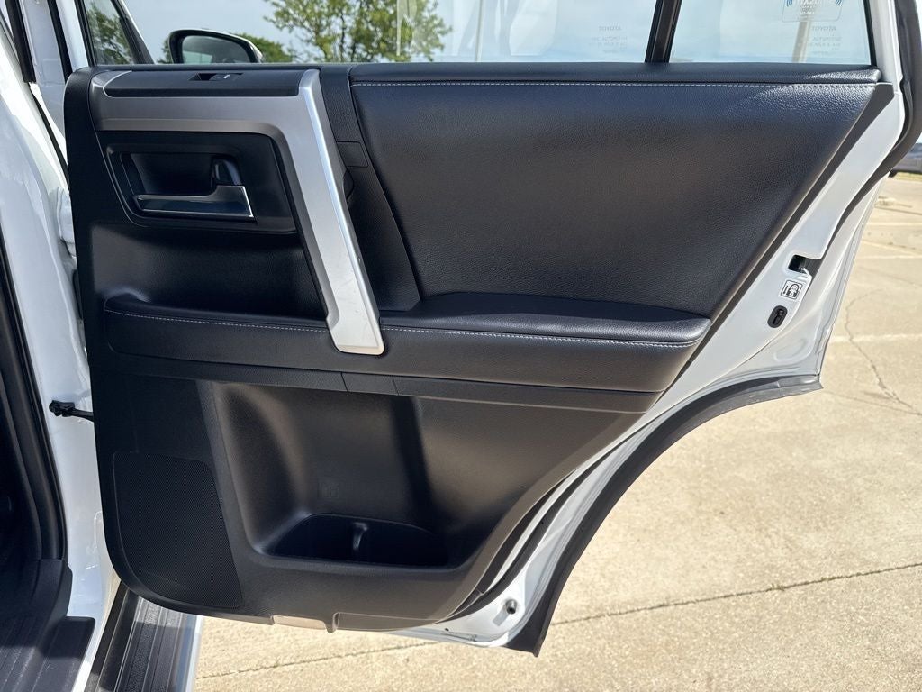 2017 Toyota 4RUNNER SR5 TOYOTA SILVER CERTIFIED