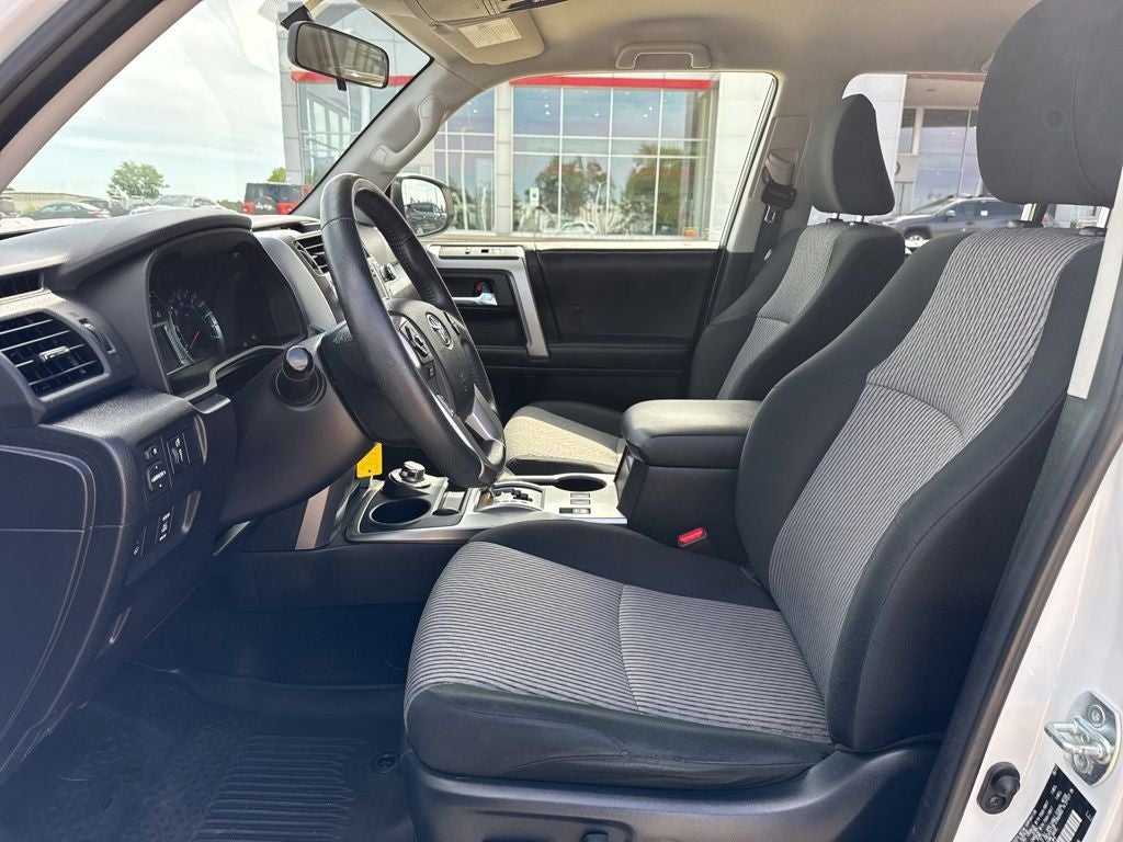 2017 Toyota 4RUNNER SR5 TOYOTA SILVER CERTIFIED