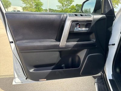 2017 Toyota 4RUNNER SR5 TOYOTA SILVER CERTIFIED