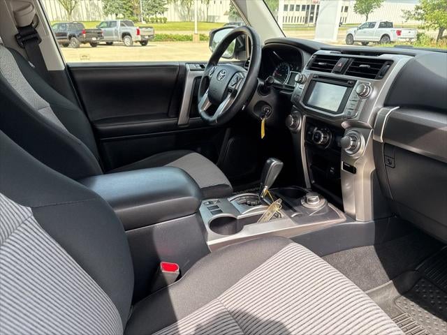 2017 Toyota 4RUNNER SR5 TOYOTA SILVER CERTIFIED