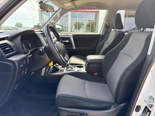 2017 Toyota 4RUNNER SR5 TOYOTA SILVER CERTIFIED
