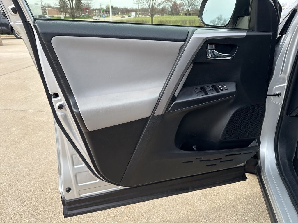 2016 Toyota RAV4 HYBRID XLE