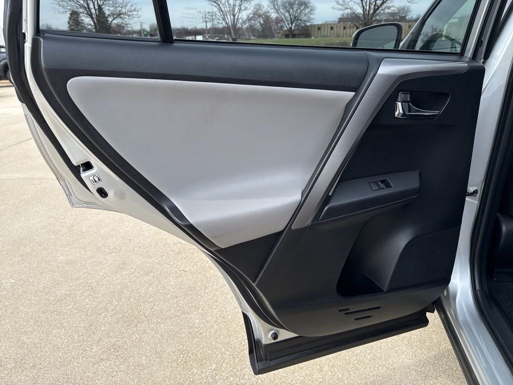 2016 Toyota RAV4 HYBRID XLE