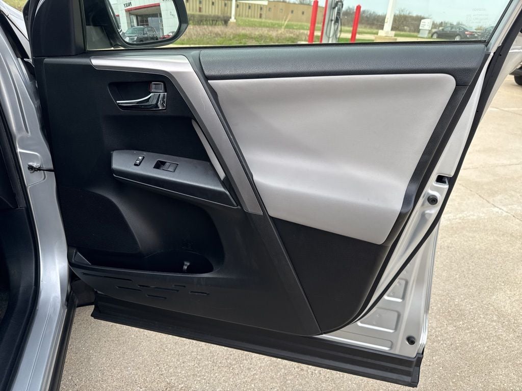 2016 Toyota RAV4 HYBRID XLE