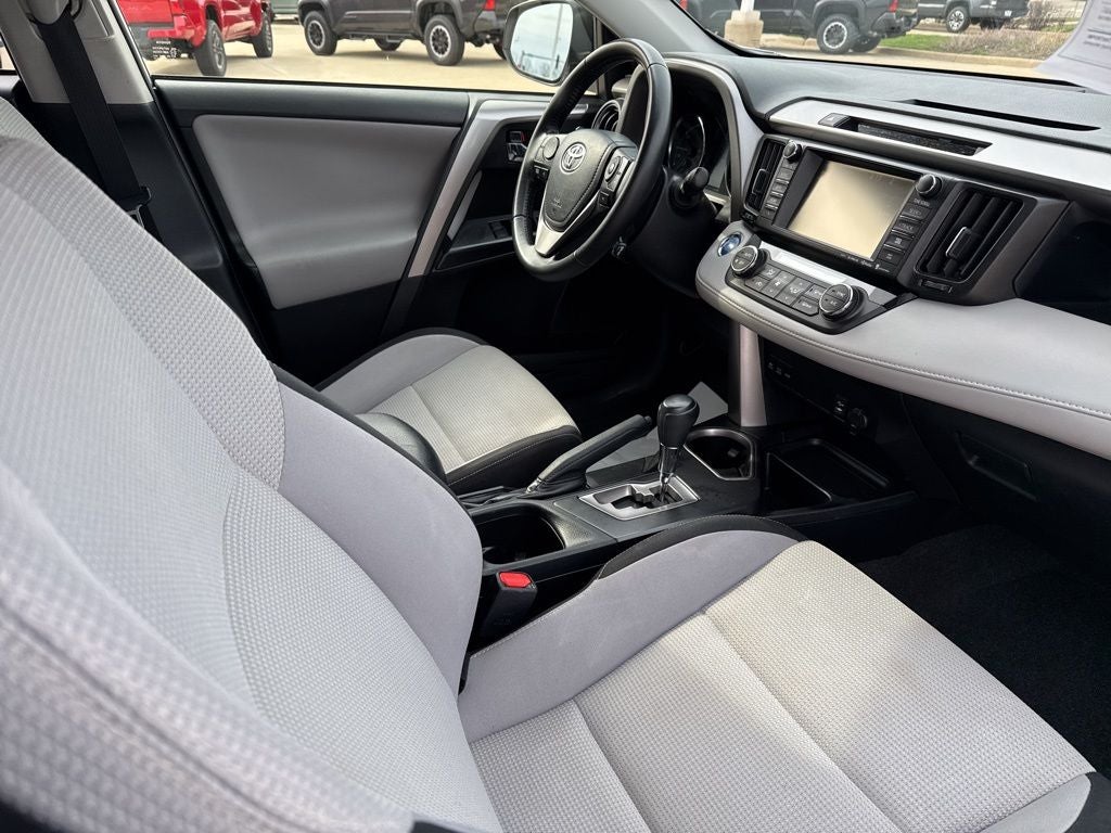 2016 Toyota RAV4 HYBRID XLE