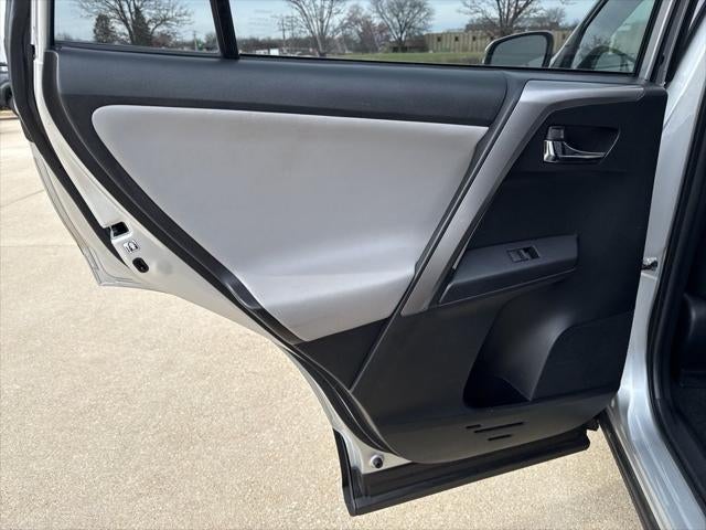 2016 Toyota RAV4 HYBRID XLE