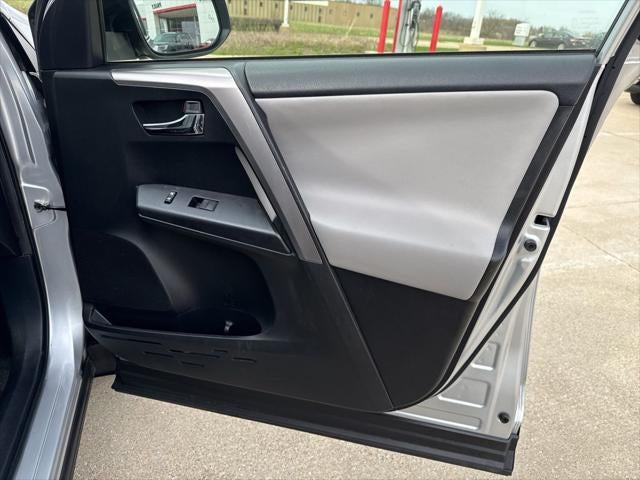 2016 Toyota RAV4 HYBRID XLE
